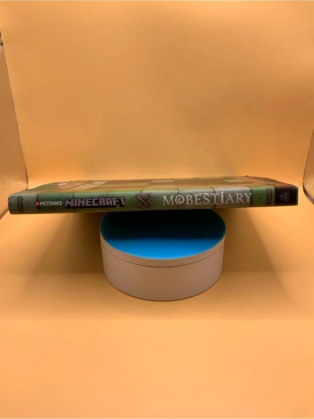 Minecraft: Mobestiary by Mojang AB and The Official Minecraft Team (AS-009)